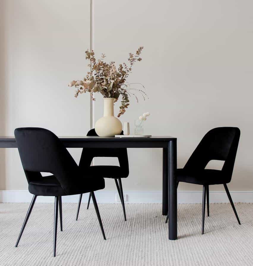 Zwarte meubels voor een tijdloos interieur