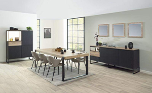 Woonkamer set Piershil bestaat uit een set stevige eikenhout look meubels en heeft een stijlvolle moderne uitstraling. Deze set is verkrijgbaar met een naturel eikenkleurig blad en een zwart eikenkleurig blad en tevens uit te breiden met vele verschillende meubels.
