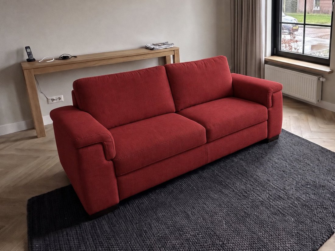 Elsen 2.5 Zits Bank in rood – kleurimpressie – A-meubel