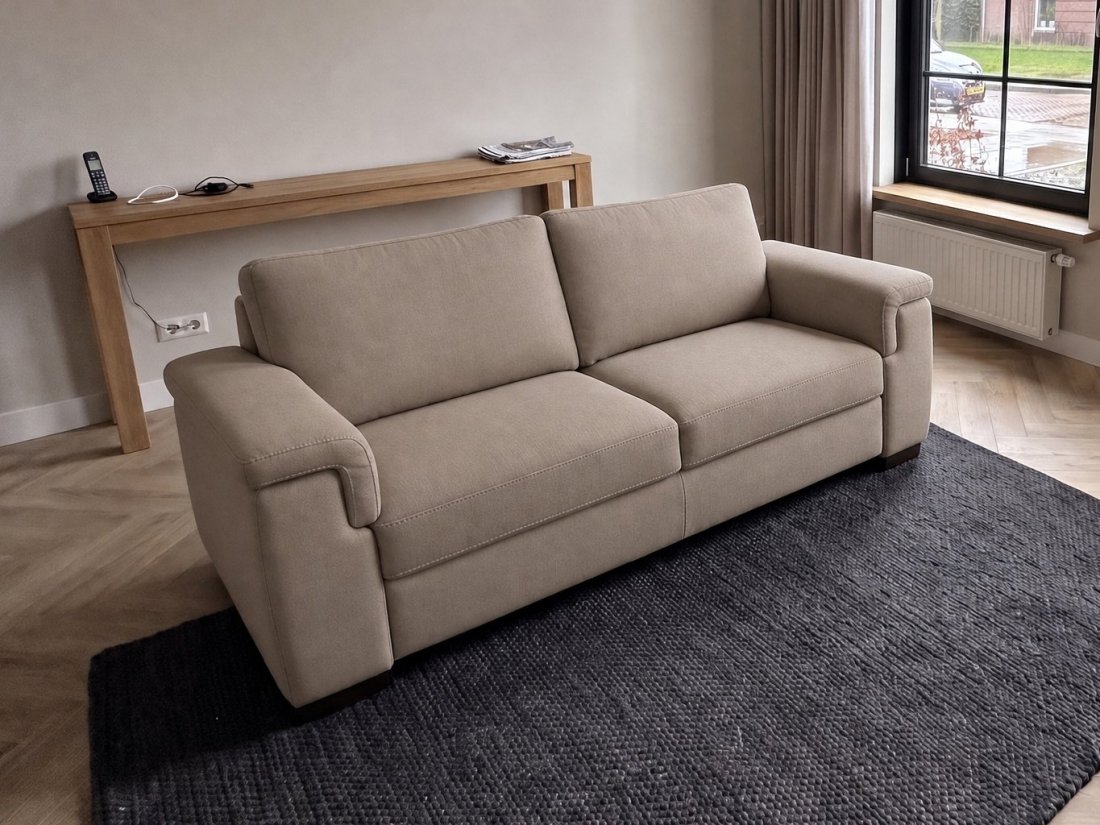 Elsen 2.5 Zits Bank in taupe – kleurimpressie – A-meubel