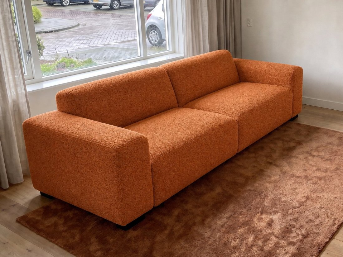 Veenendaal 2.5 Zits Bank in oranje – kleurimpressie – A-meubel