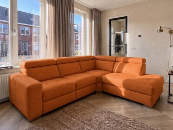 Harderwijk Ottomaan in oranje – kleurimpressie
